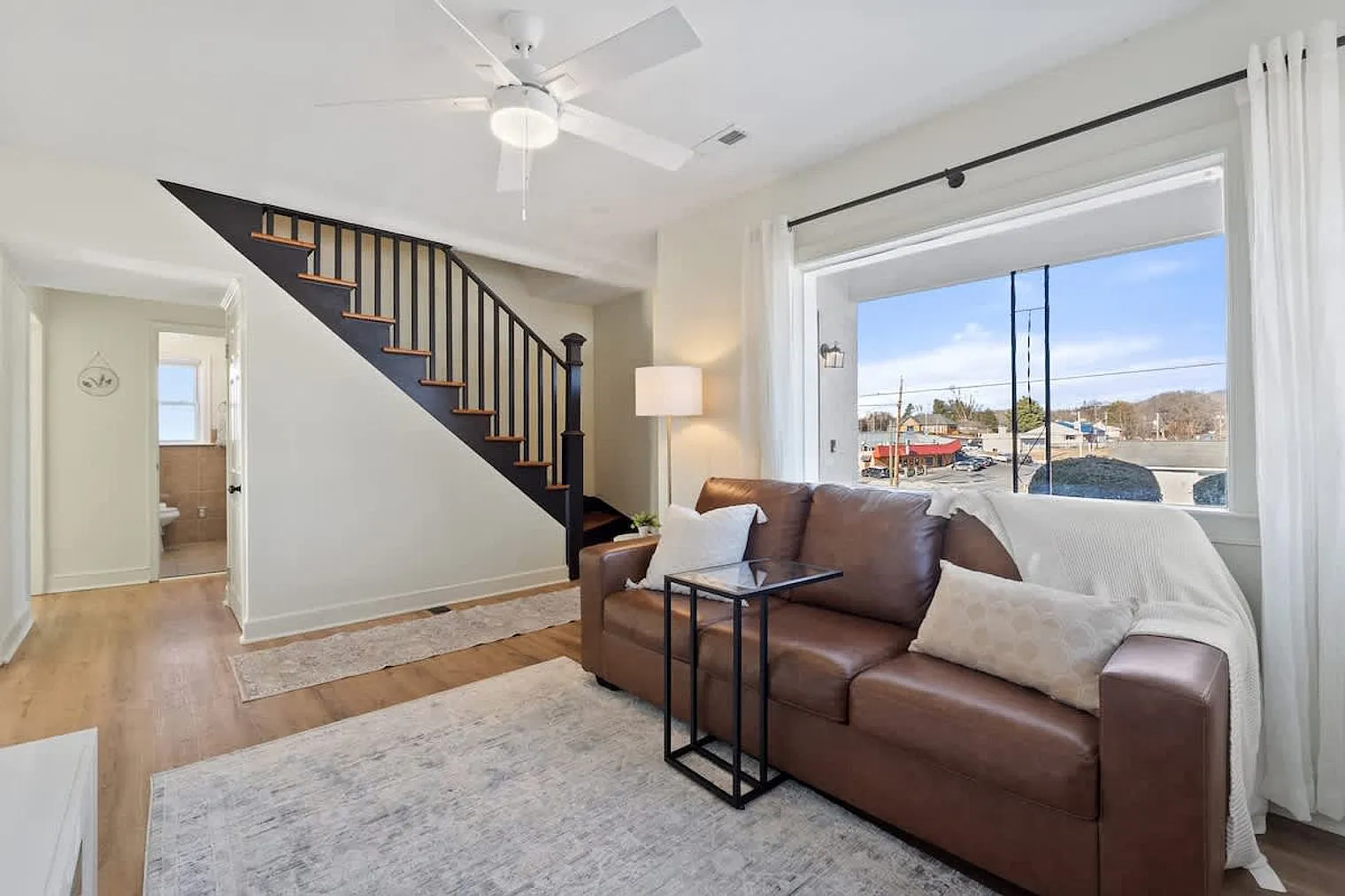 4 bed, 1.0 bath, $2,953 — Photo 4