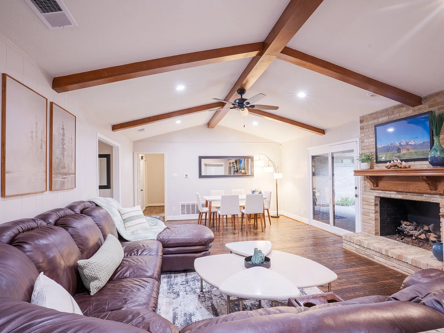 3 bed, 2393 sqft, $6,000 — Photo 1
