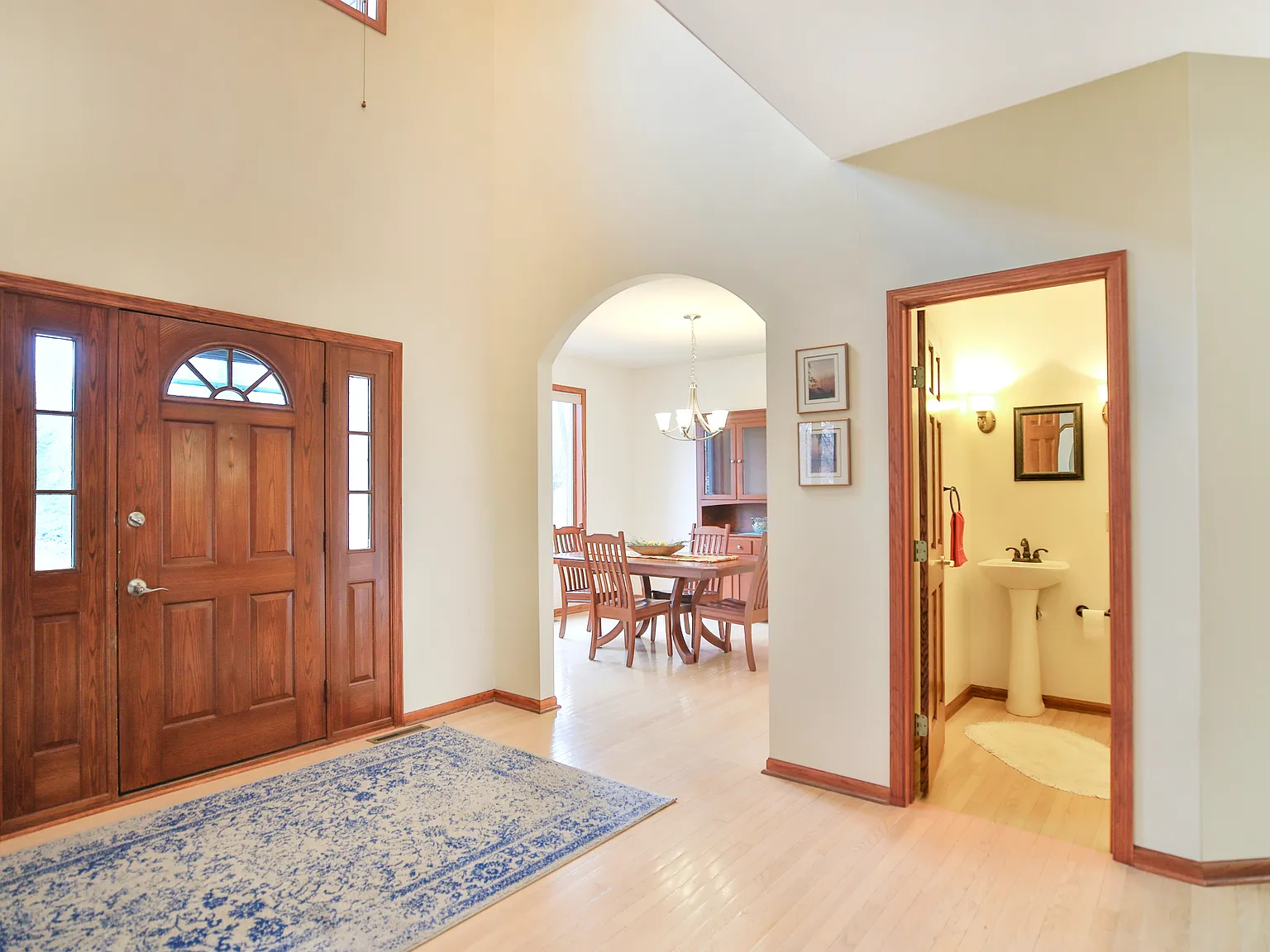 5 bed, 4.5 bath, 4168 sqft, $3,200 — Photo 3