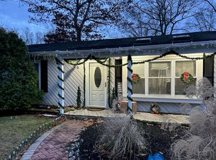 8 Henry St, Centereach, NY 11720