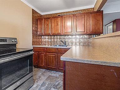 2nd image of 77403 Hylan Blvd