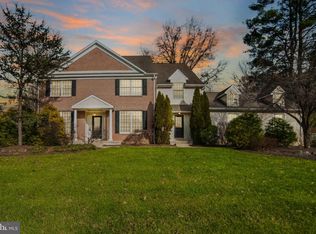 993 Valley View Dr, Meadowbrook, PA 19046