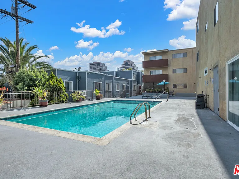 620 N Kenwood St #209 — Photo 29