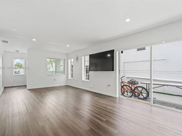 13990 SW 160th Ter — Photo 9