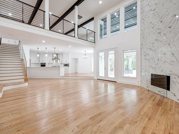 Beautiful and Spacious living Area