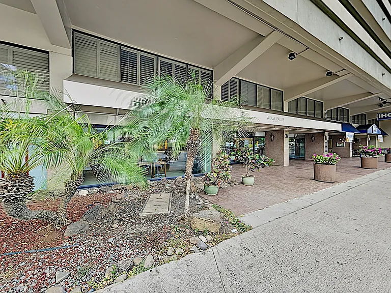 Ala Moana Blvd — Photo 18