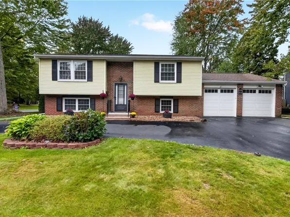 218 Herman Dr, North Syracuse, NY 13212