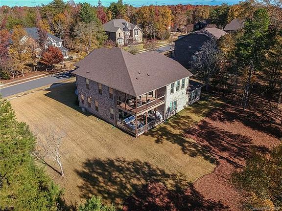 3rd image of 16035 Alsace Dr
