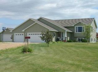 637 Wild Flower Ln, Hudson, WI 54016