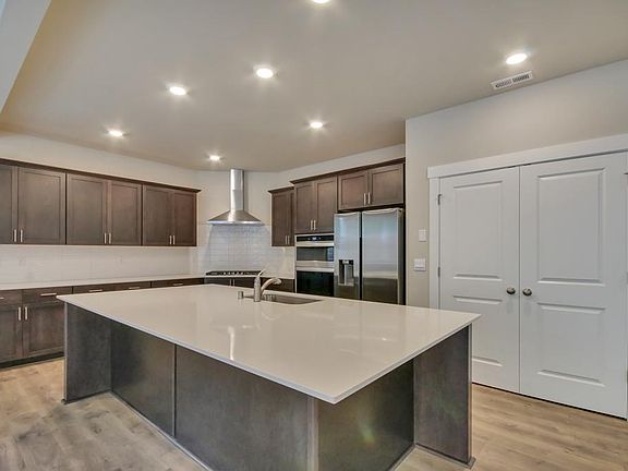 5th image of 10147 Veteran Ave