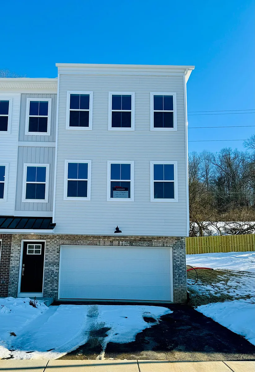 Building Photo - 77 Four Leaf Dr #73