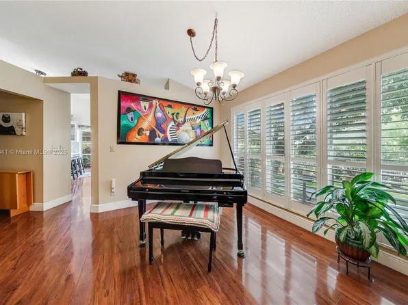 18411 NW 18th St, Pembroke Pines, FL 33029