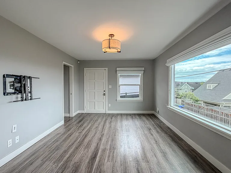 2212 Rucker Ave — Photo 3