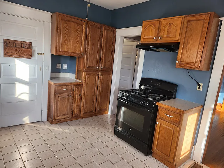 828 S Church St — Photo 13
