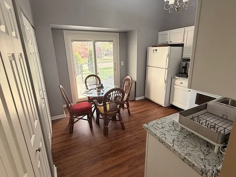 1219 Huntington Dr — Photo 6