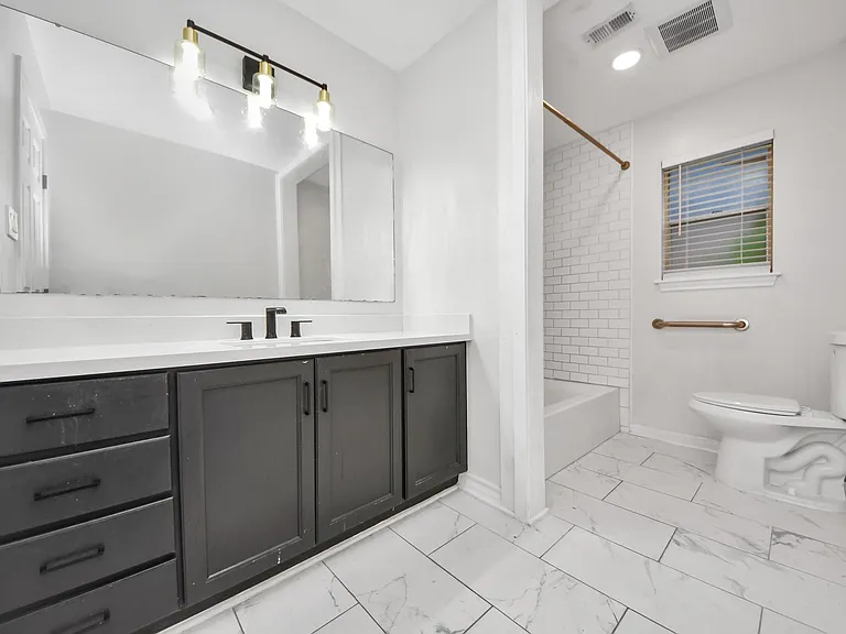 1319 Forsythe Ln — Photo 17
