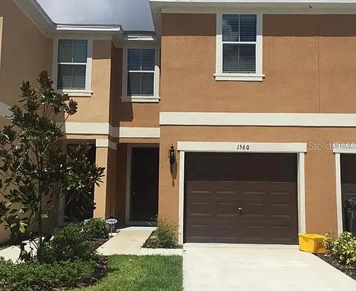 1560 Chelsea Dr — Photo 1