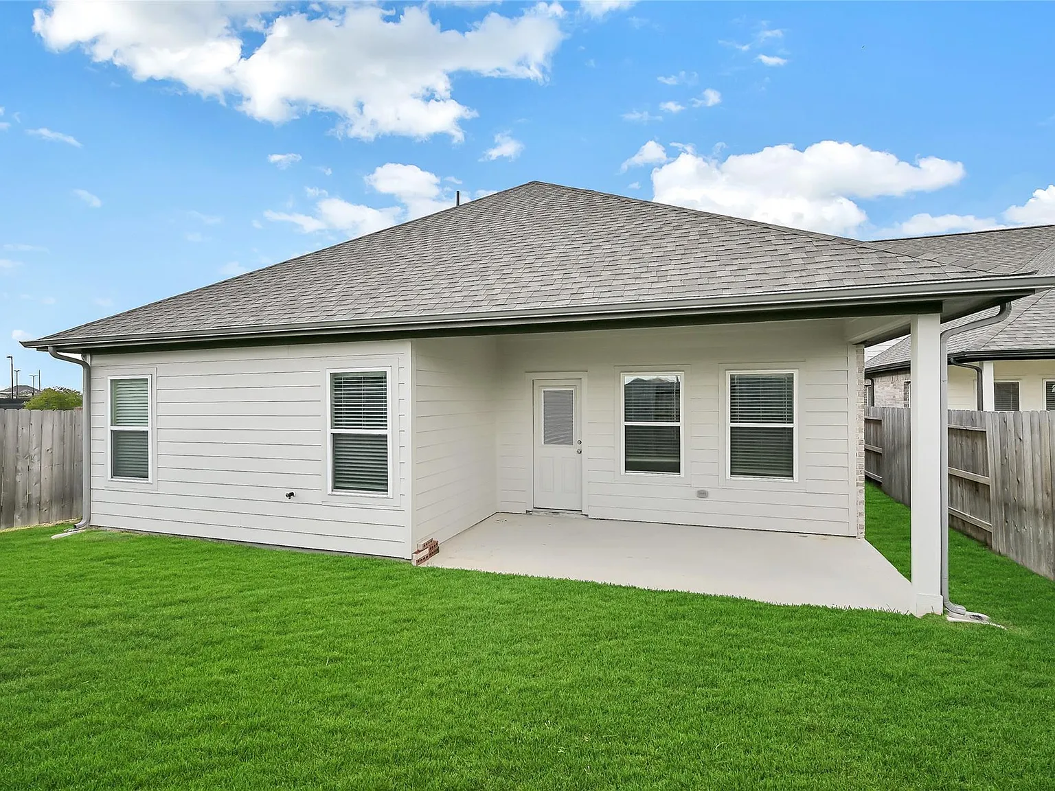4 bed, 2.0 bath, 2157 sqft, $3,175 — Photo 2