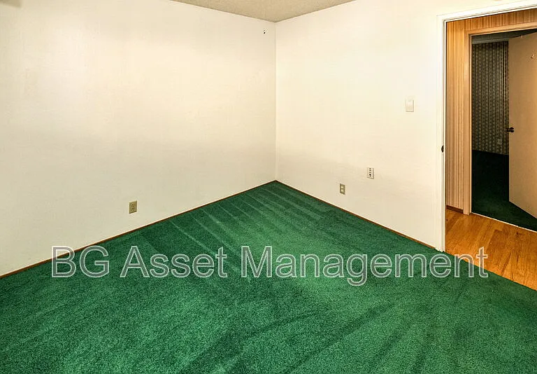 2901 Doidge Ave — Photo 9