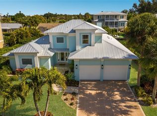 610 N Point Dr, Holmes Beach, FL 34217