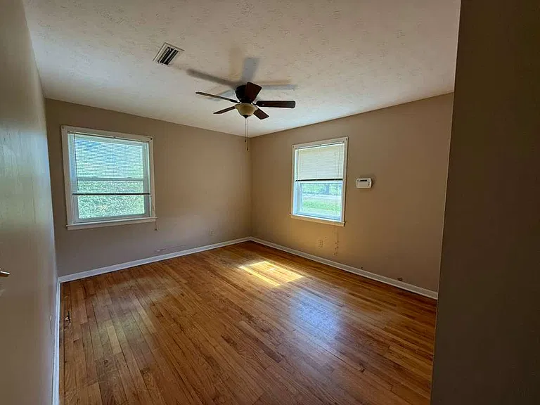 1439 Peacock Rd — Photo 9