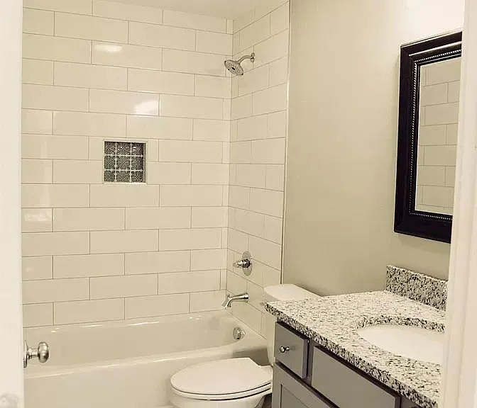 upstairs hall bathroom