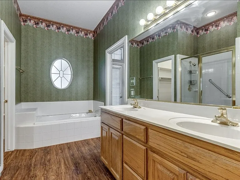 16605 Farmington Way — Photo 24