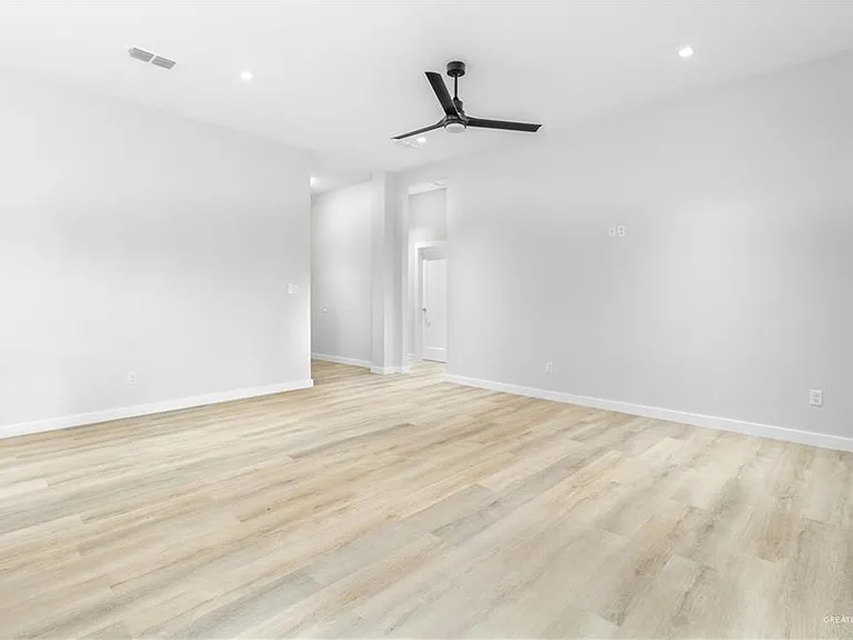 5220 W Northwood St — Photo 16