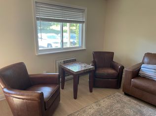 908 Boston Neck Rd APT 5, Narragansett, RI 02882