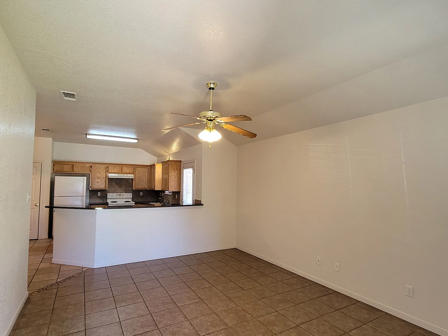 2 bed, 1111 sqft, $1,195 — Photo 2
