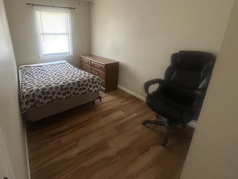 4 S Franklin St #B — Photo 16