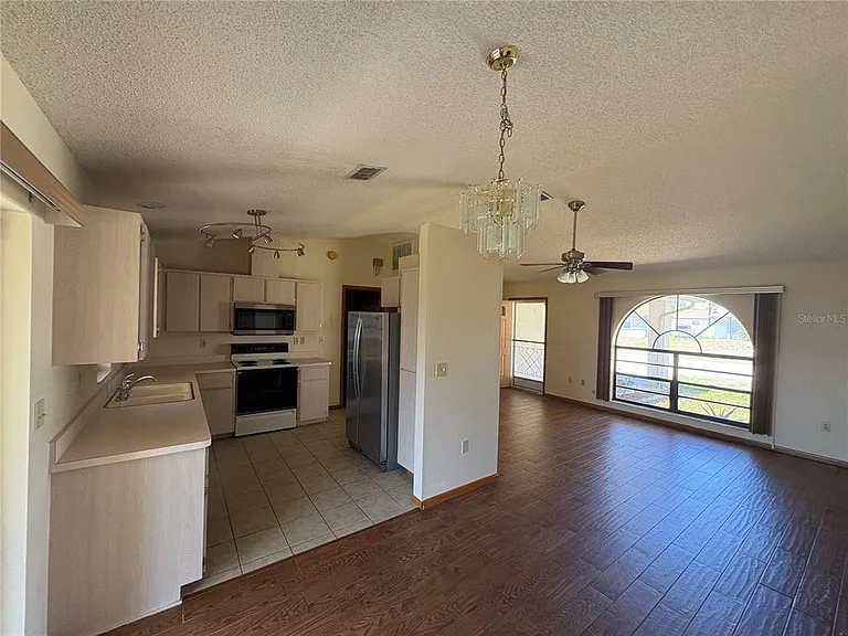 3052 Salton St — Photo 5