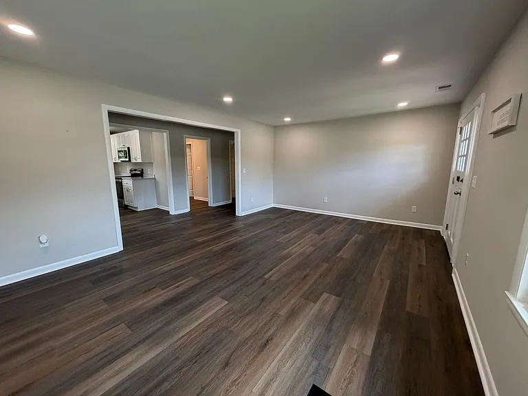 228 College Dr — Photo 6