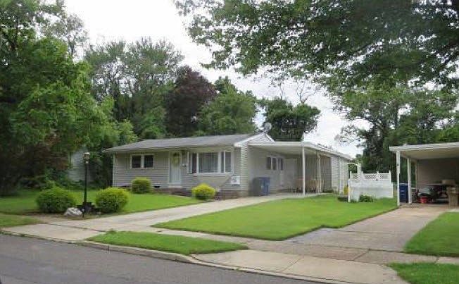 2nd image of 540 Windsor Ave