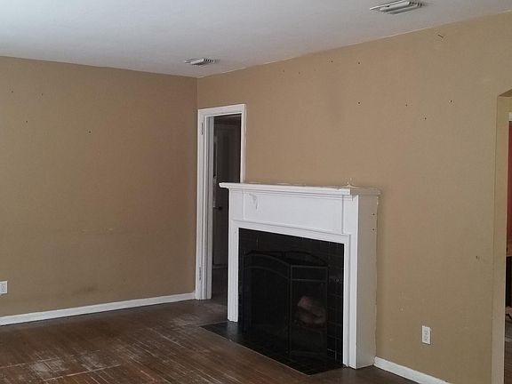 4th image of 4247 Genoa Ave