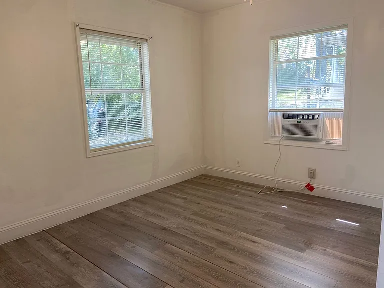 703 Brown St — Photo 14