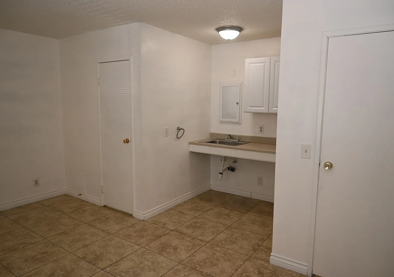 Efficient Studio - Henderson - 303 Eastminister #2 — Photo 4