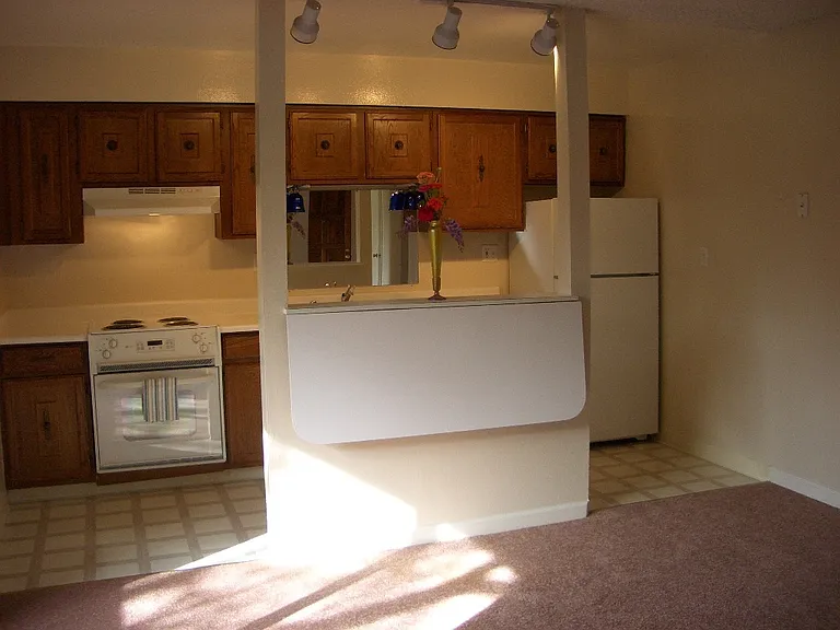 Mira Loma Apartments — Photo 3
