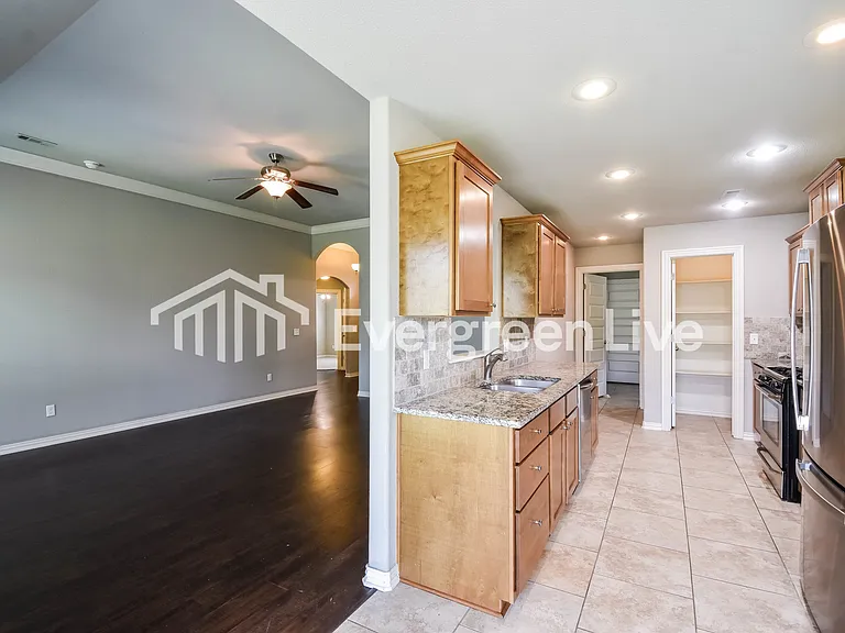 2100 N Wakefield St — Photo 5