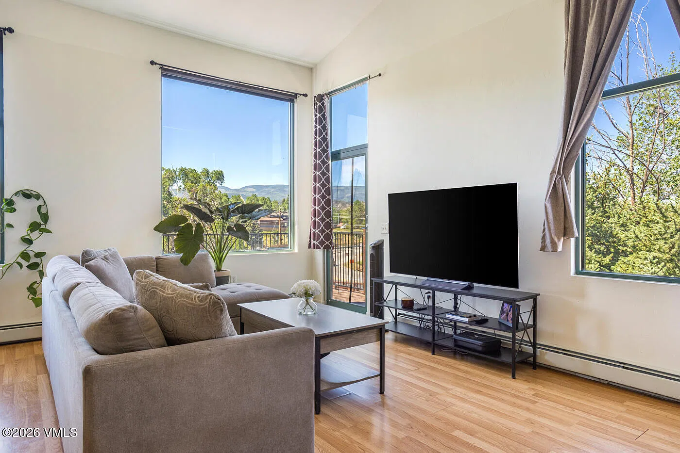 2 bed, 2.0 bath, 1305 sqft, $3,200 — Photo 1