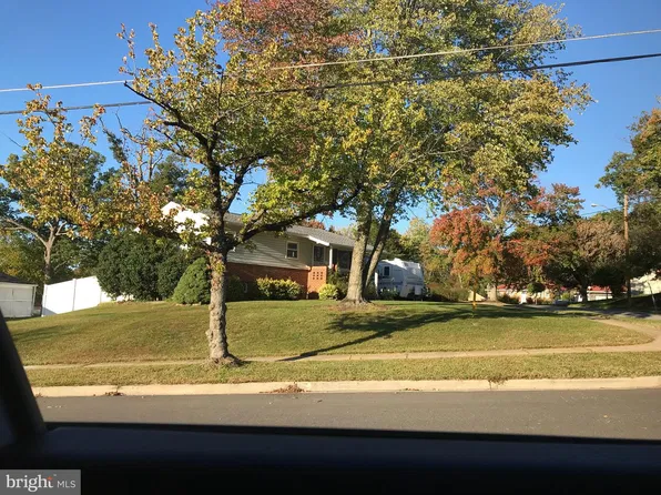 5623 Helmont Pl, Oxon Hill, MD 20745