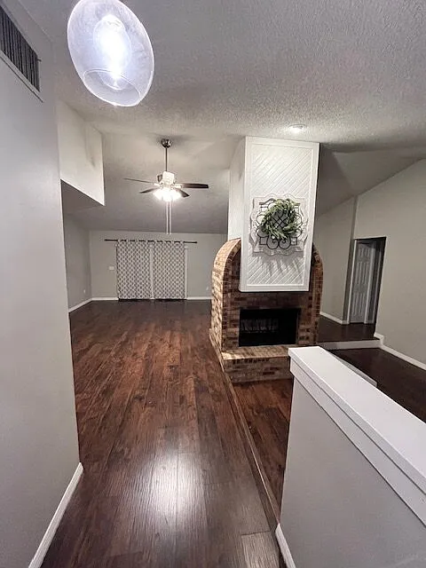 Building Photo - 724 Fortuna Dr
