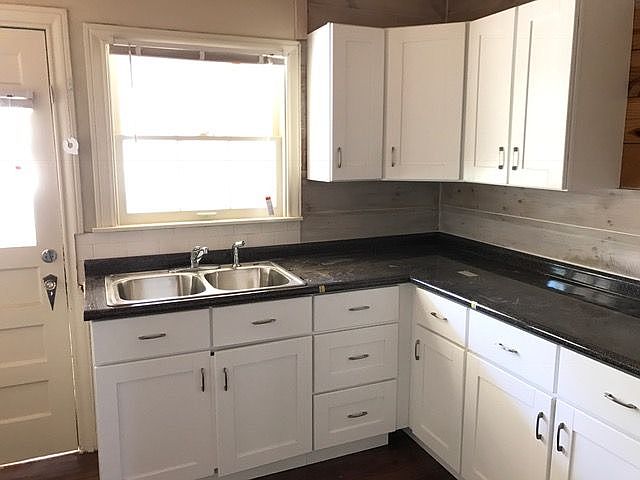 2nd image of 2514 Proctor Ave