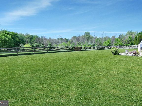 2nd image of 3947 Sweet Briar Ct
