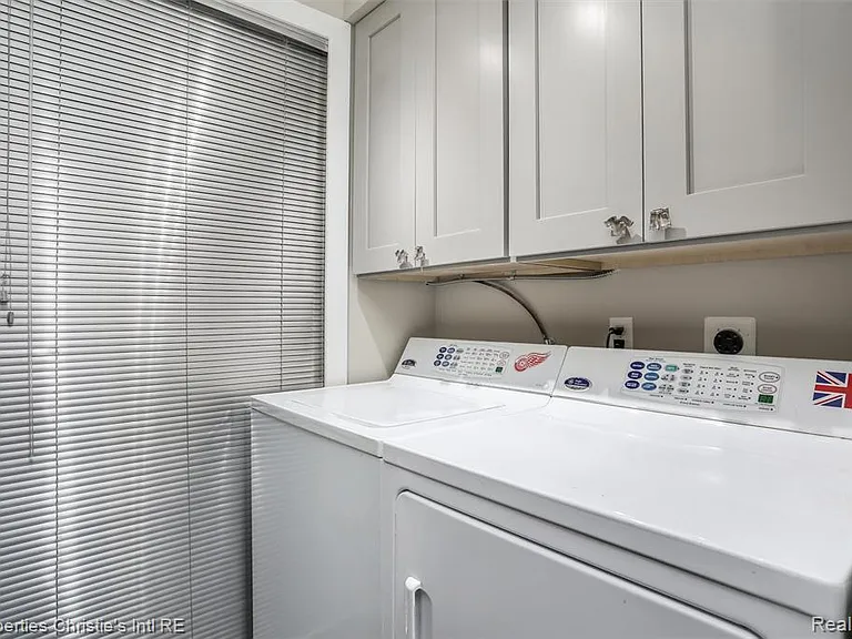 2542 Woodward Ave — Photo 15