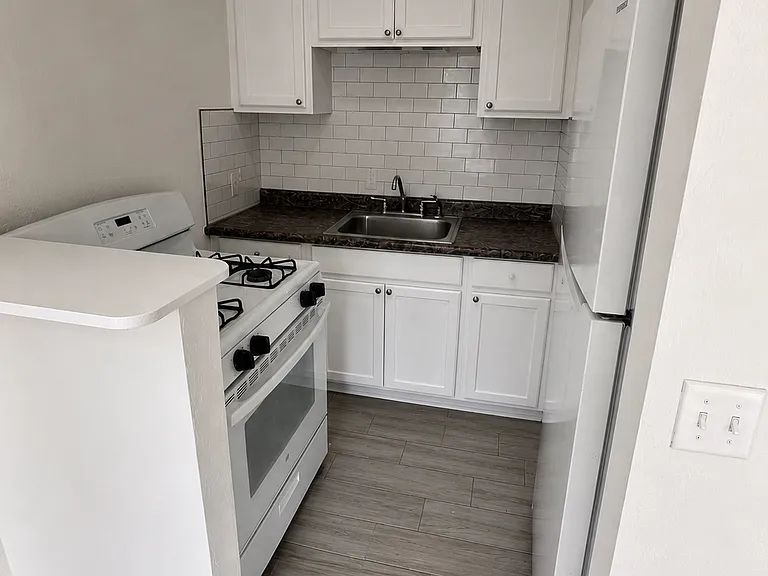 3814 N Central Ave #6 — Photo 2