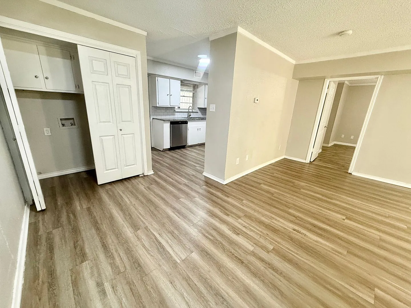 Spacious 3-bed/2-bath Townhome! — Photo 3