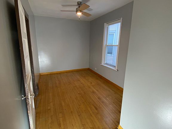 3rd image of 4711 N Artesian Ave APT 2