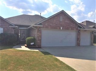 625 Madeline Ln, Moore, OK 73160