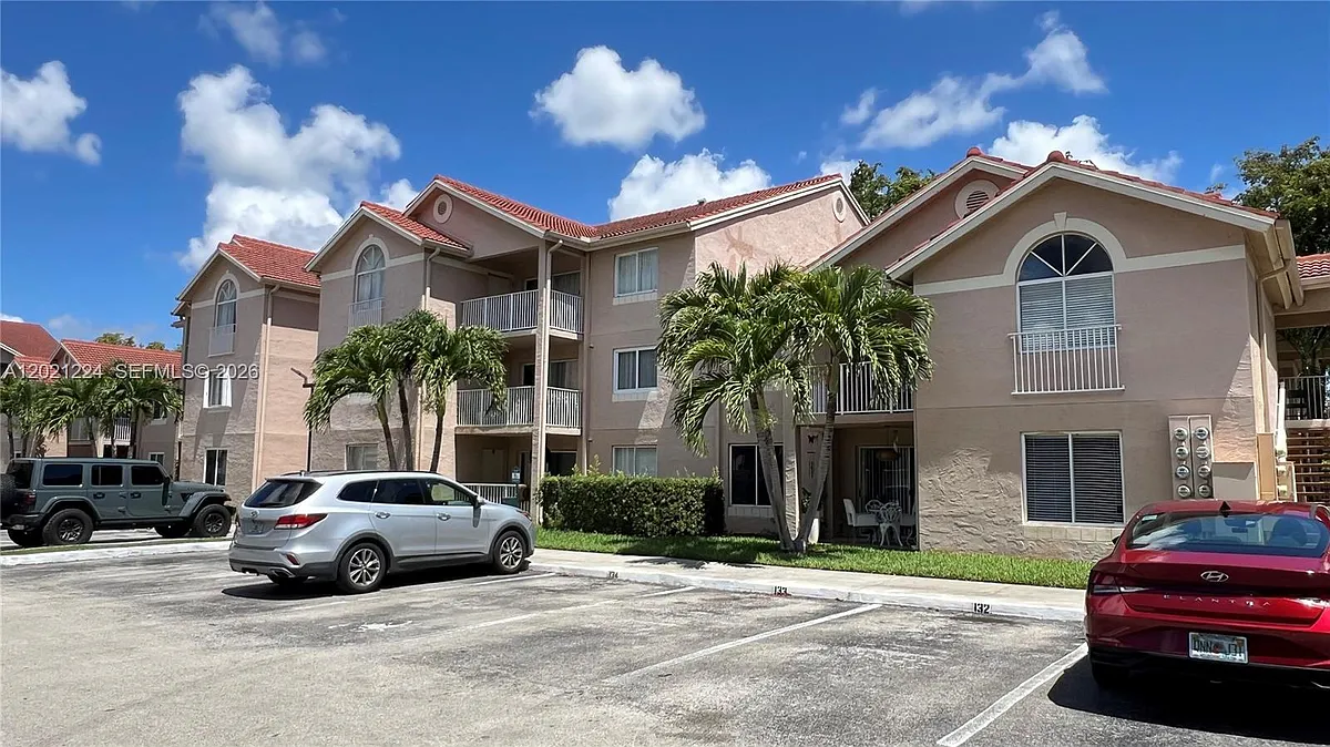 Building Photo - 15821 SW 104th Ter #304